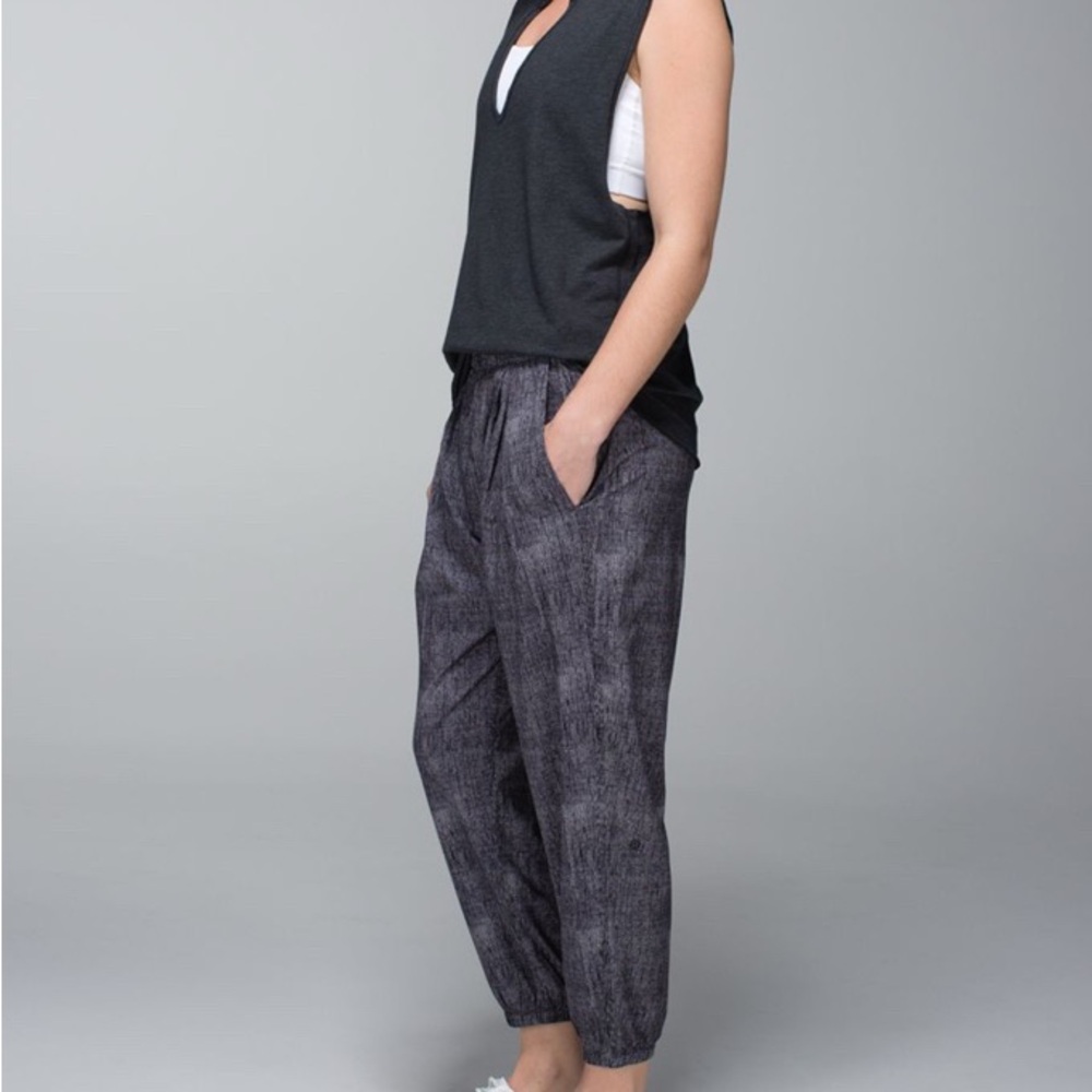 #492 Lululemon Rollin With My Omies Pant - Burlap Texture Black Dune/Black Sz 8
